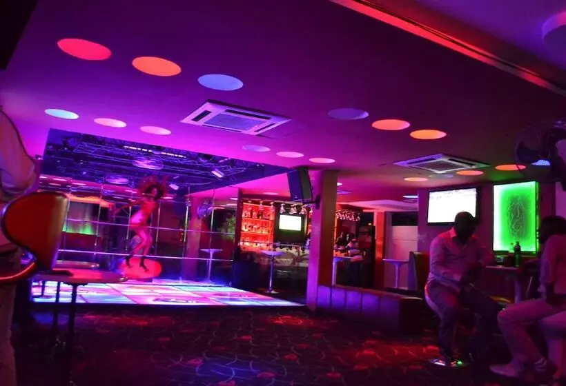 هتل Valencia Kampala