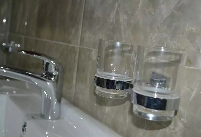 هتل Valencia Kampala