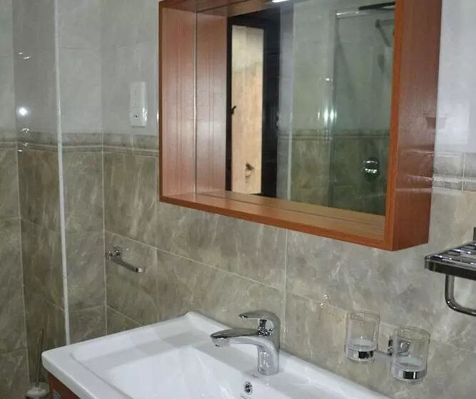 هتل Valencia Kampala