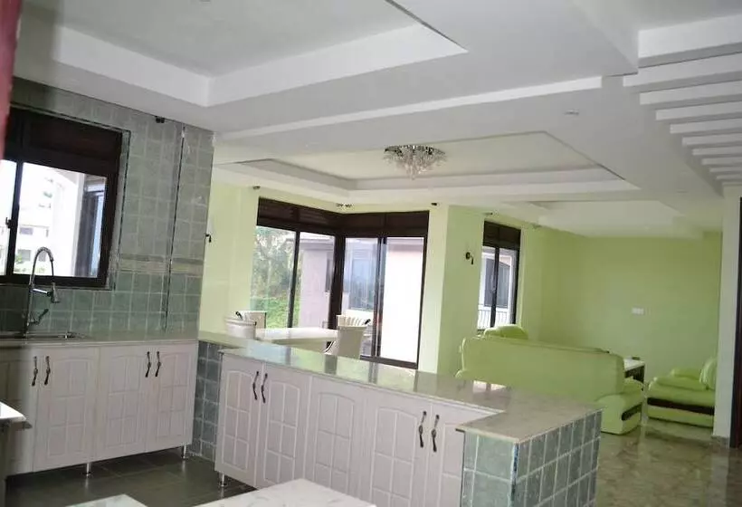 هتل Valencia Kampala