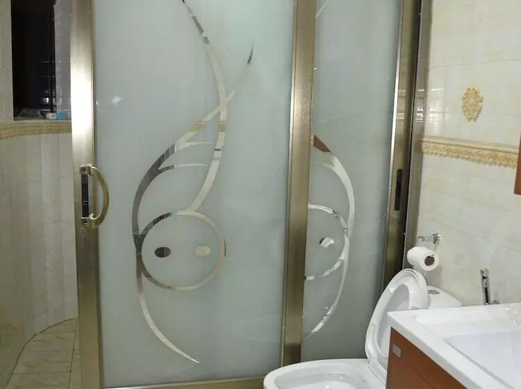 هتل Valencia Kampala