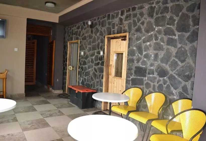 هتل Valencia Kampala