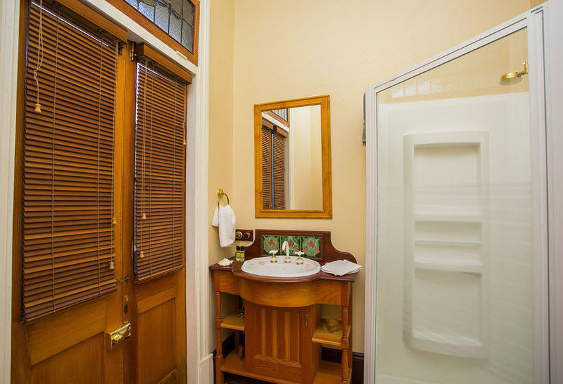 بنسيون Danum House Bed & Breakfast