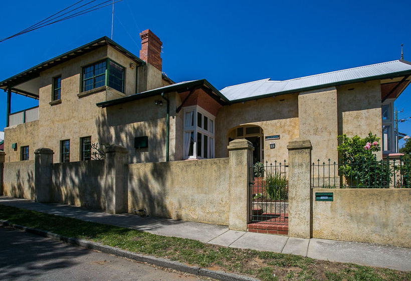 بنسيون Danum House Bed & Breakfast