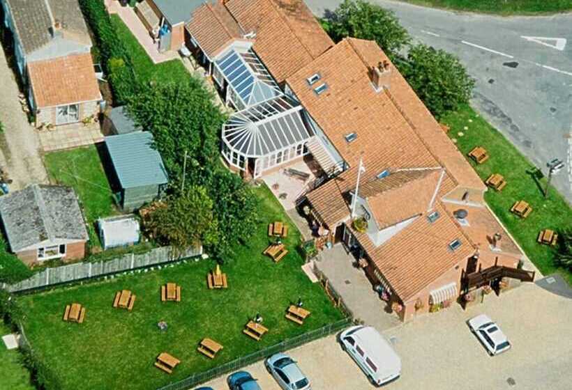 Bed and Breakfast The Longham White Horse