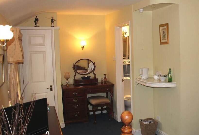 Bed and Breakfast The Longham White Horse