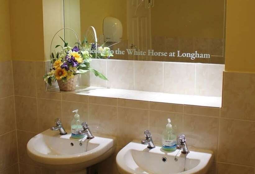 Bed and Breakfast The Longham White Horse