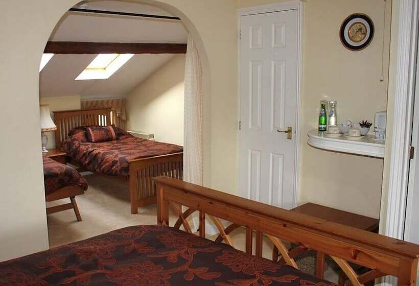 Bed and Breakfast The Longham White Horse