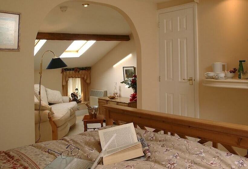 Bed and Breakfast The Longham White Horse