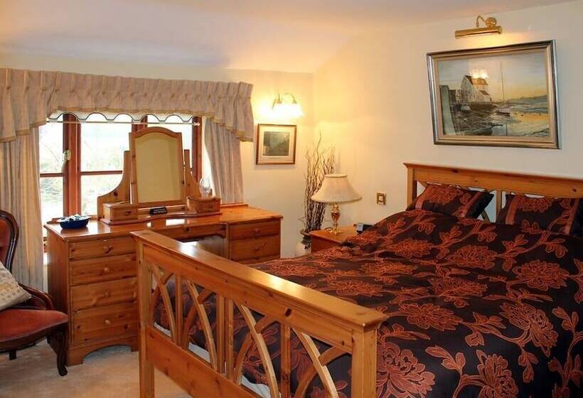 Bed and Breakfast The Longham White Horse
