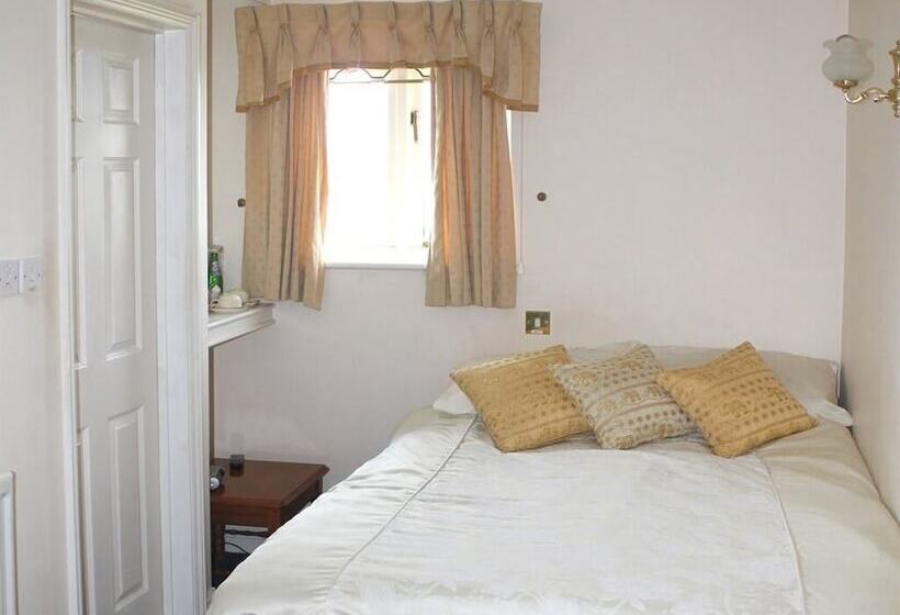 Bed and Breakfast The Longham White Horse