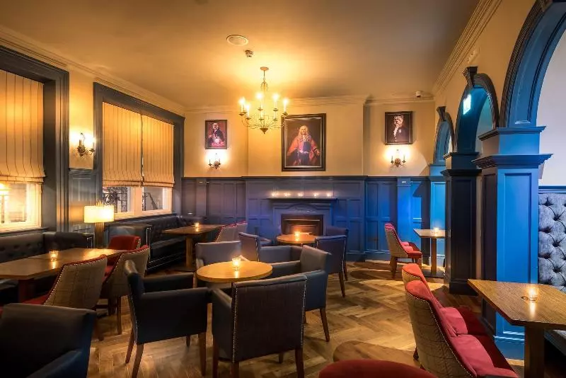 هتل Bishop S Gate