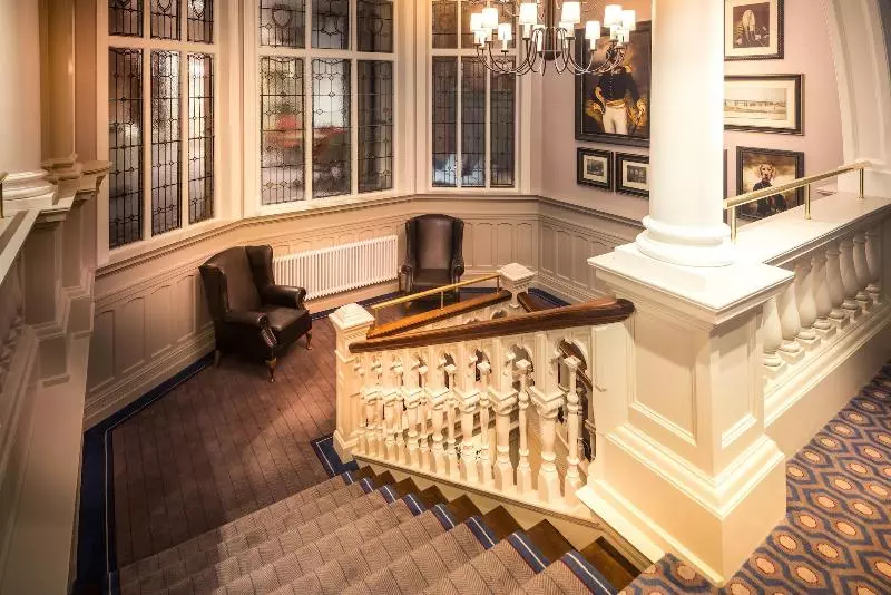 هتل Bishop S Gate