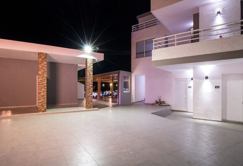 בית מלון כפרי Essential Summer   Adults Only