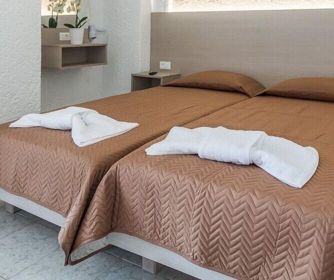 בית מלון כפרי Essential Summer   Adults Only