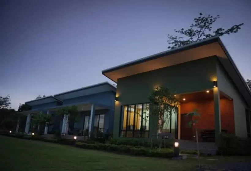 Hotelli Moonlight Cottage Phuket