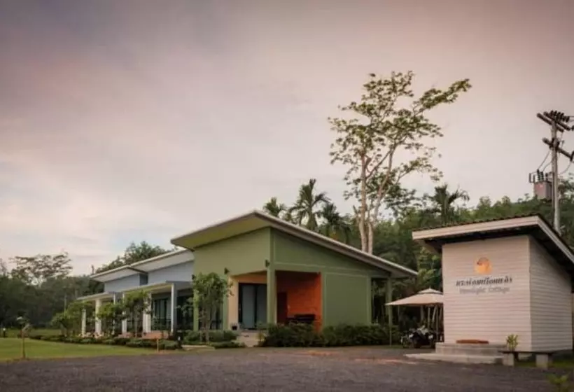 Hotelli Moonlight Cottage Phuket