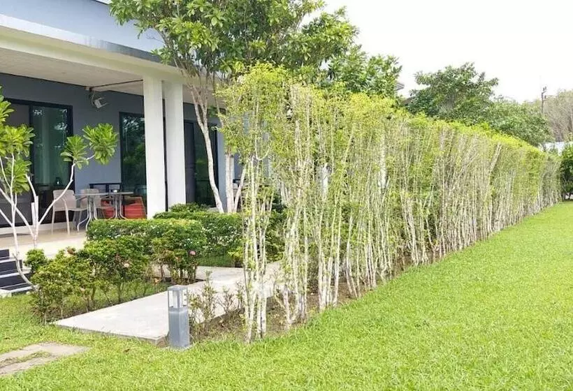 Hotelli Moonlight Cottage Phuket