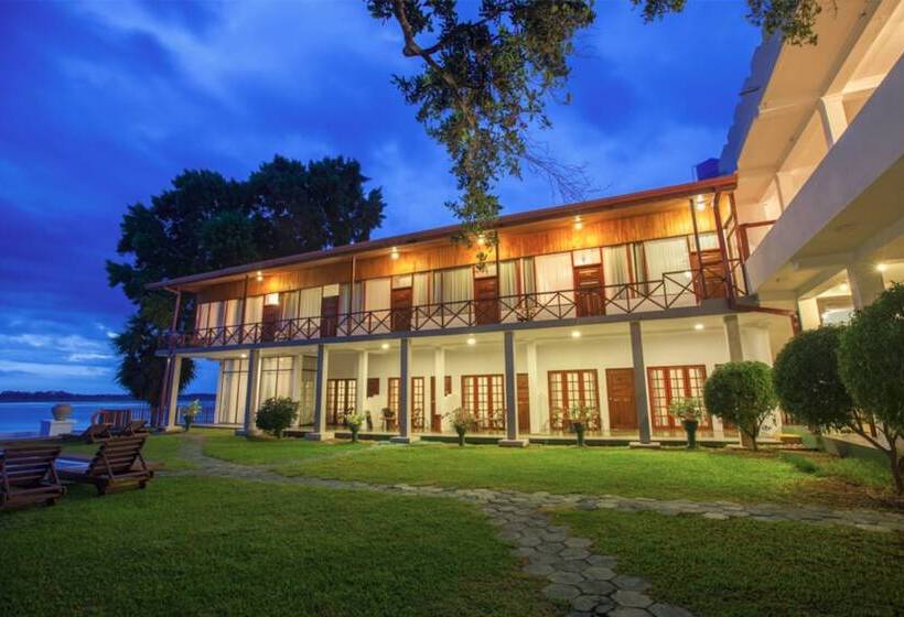 בית מלון כפרי Oak Ray Lake Resort