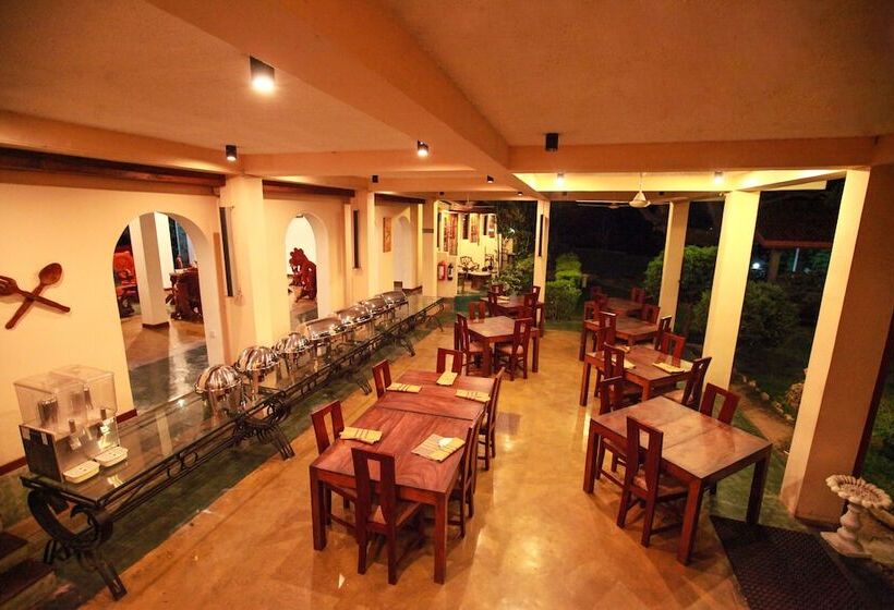 בית מלון כפרי Oak Ray Lake Resort