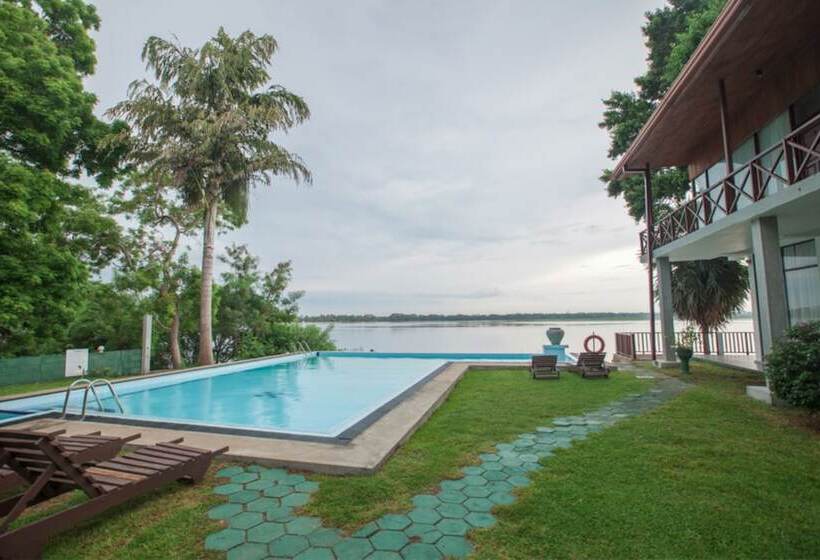 בית מלון כפרי Oak Ray Lake Resort