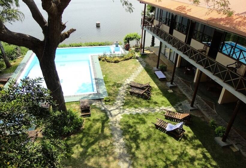 בית מלון כפרי Oak Ray Lake Resort