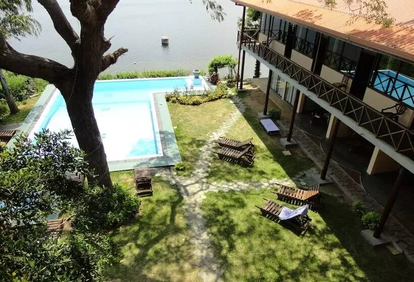 Hotel Oak Ray Lake Resort