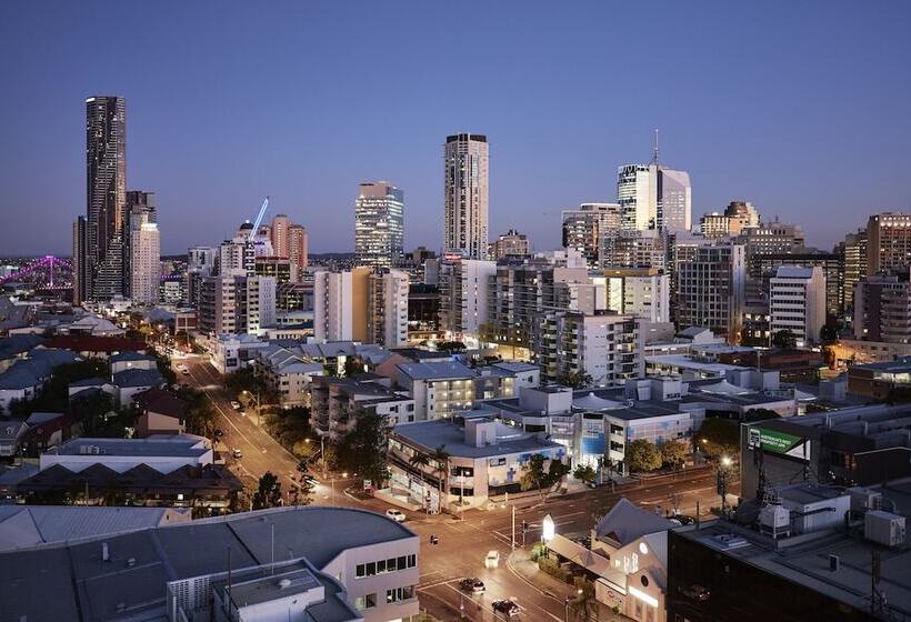 Отель The Johnson Brisbane   Art Series