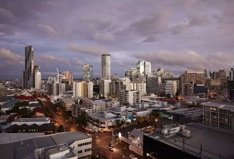 هتل The Johnson Brisbane Art Series