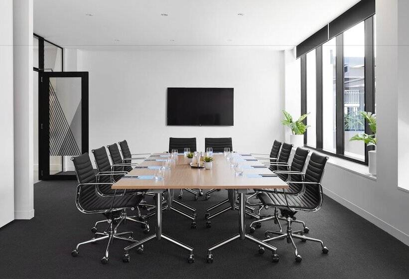 Отель The Johnson Brisbane   Art Series