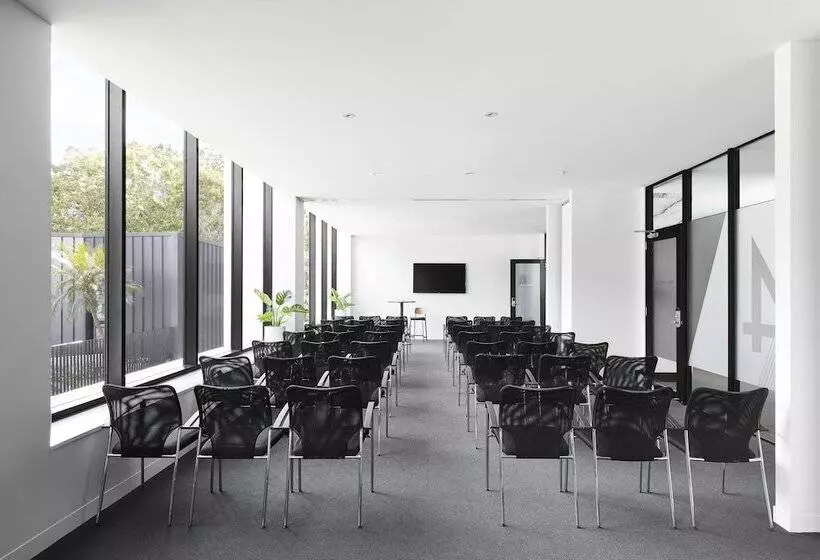 هتل The Johnson Brisbane Art Series