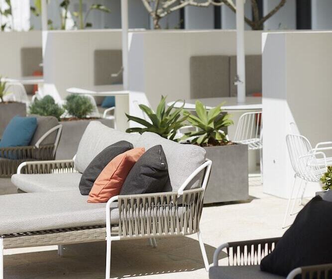 Отель The Johnson Brisbane   Art Series