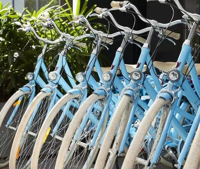 هتل The Johnson Brisbane Art Series