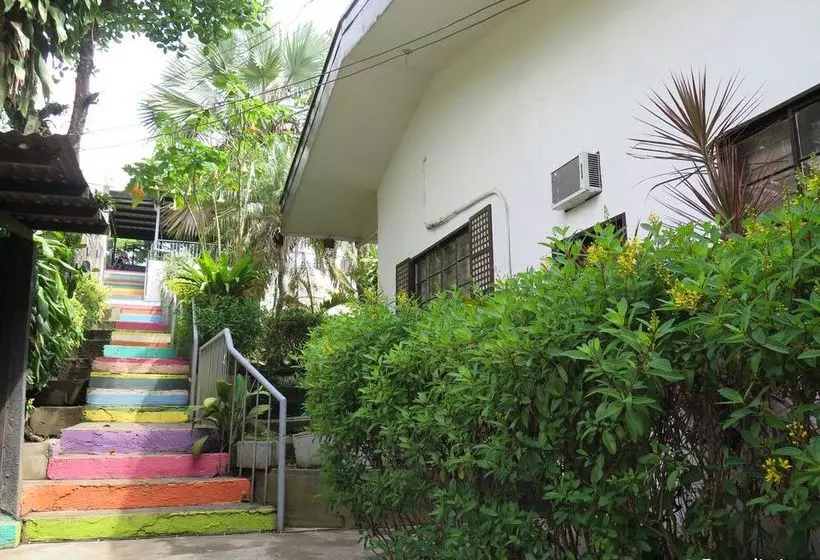 Mountain Breeze Hostel Tagaytay Center