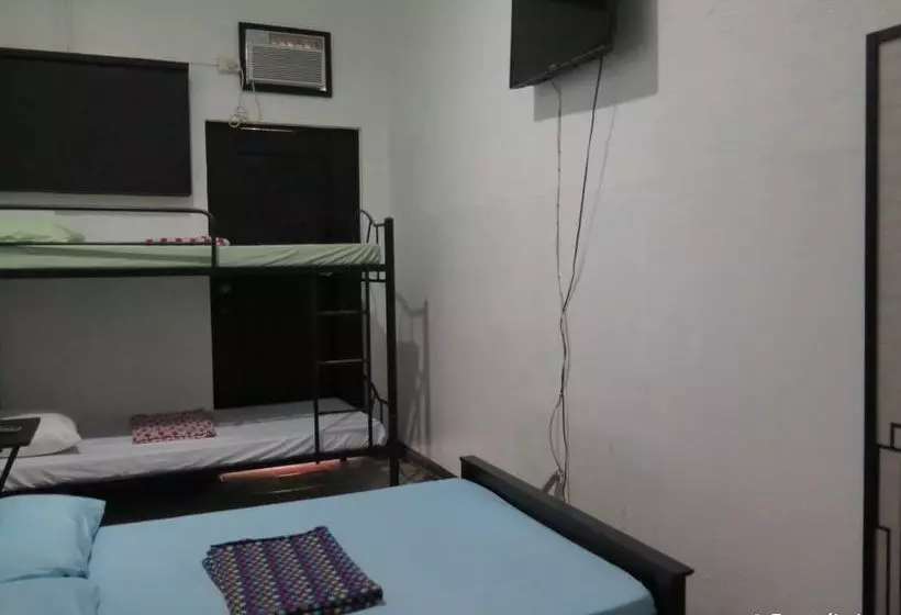 Mountain Breeze Hostel Tagaytay Center