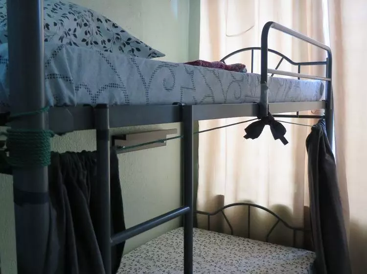 Mountain Breeze Hostel Tagaytay Center