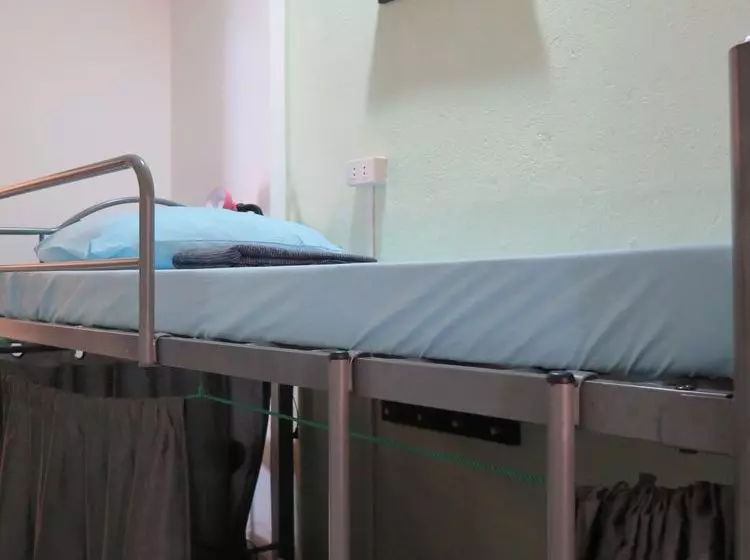 Mountain Breeze Hostel Tagaytay Center