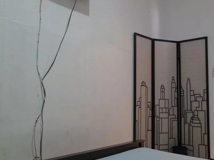 Mountain Breeze Hostel Tagaytay Center