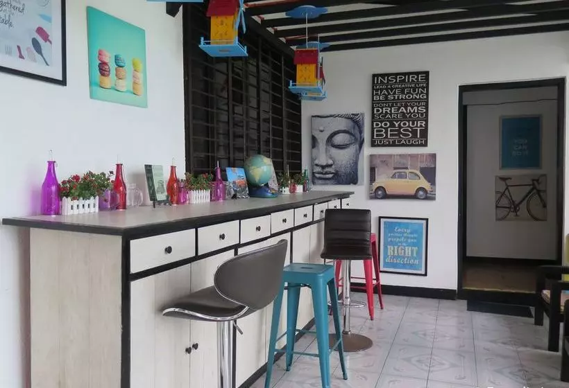 Mountain Breeze Hostel Tagaytay Center