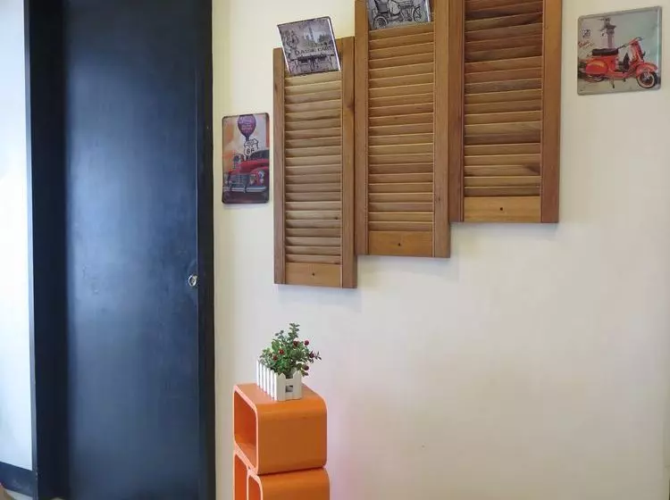 Mountain Breeze Hostel Tagaytay Center