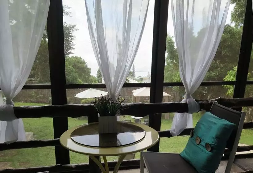 Mountain Breeze Hostel Tagaytay Center