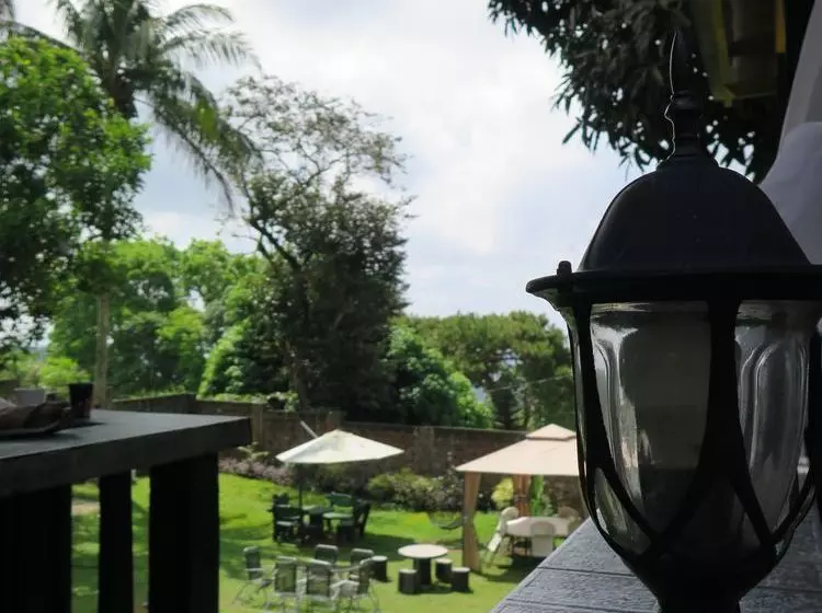 Mountain Breeze Hostel Tagaytay Center