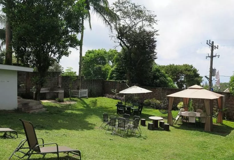 Mountain Breeze Hostel Tagaytay Center