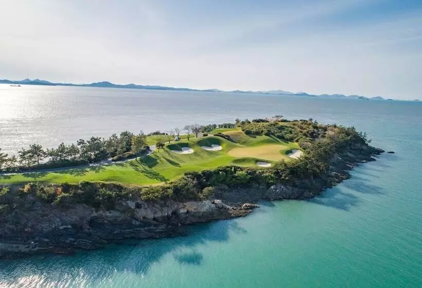 Hotelli Pine Beach Golf