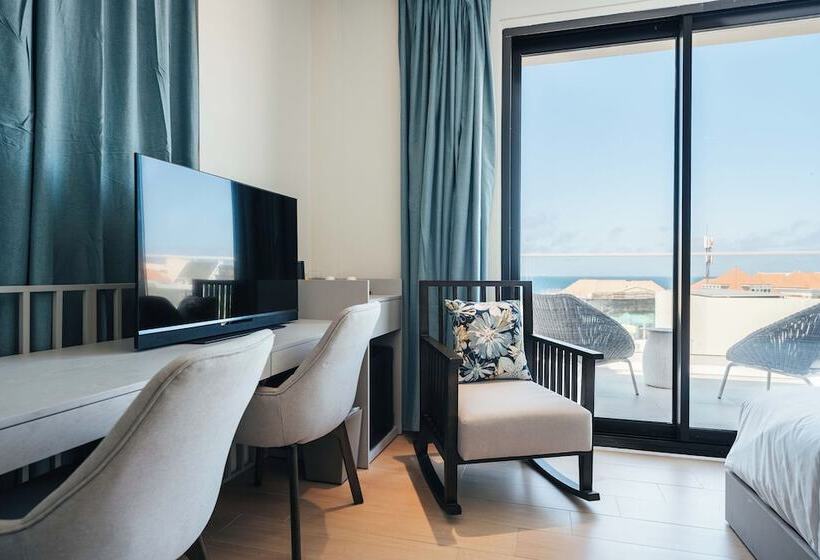 Elements Hotel & Shops