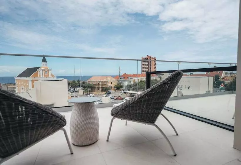 Elements Hotel & Shops