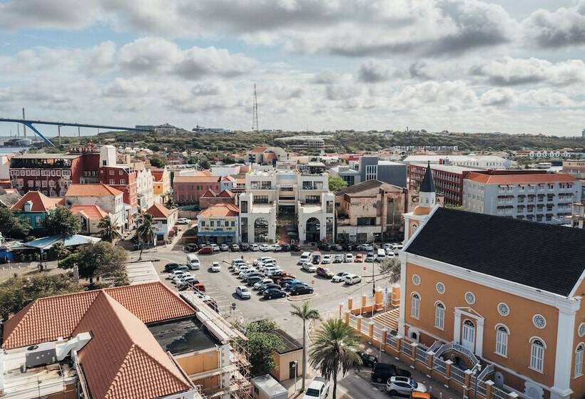 Elements Hotel & Shops