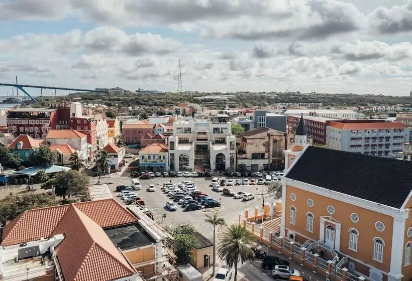 Elements Hotel & Shops