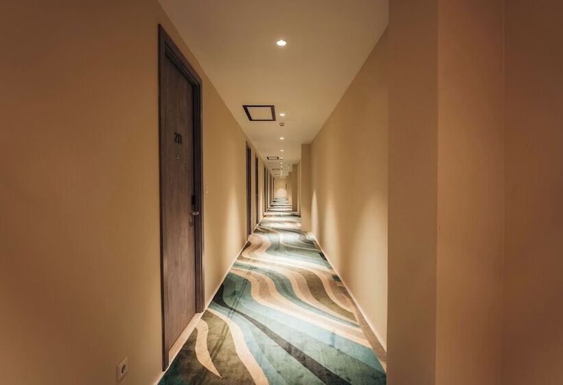 Elements Hotel & Shops