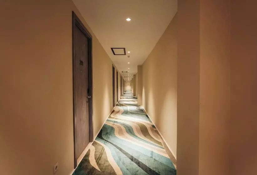 Elements Hotel & Shops